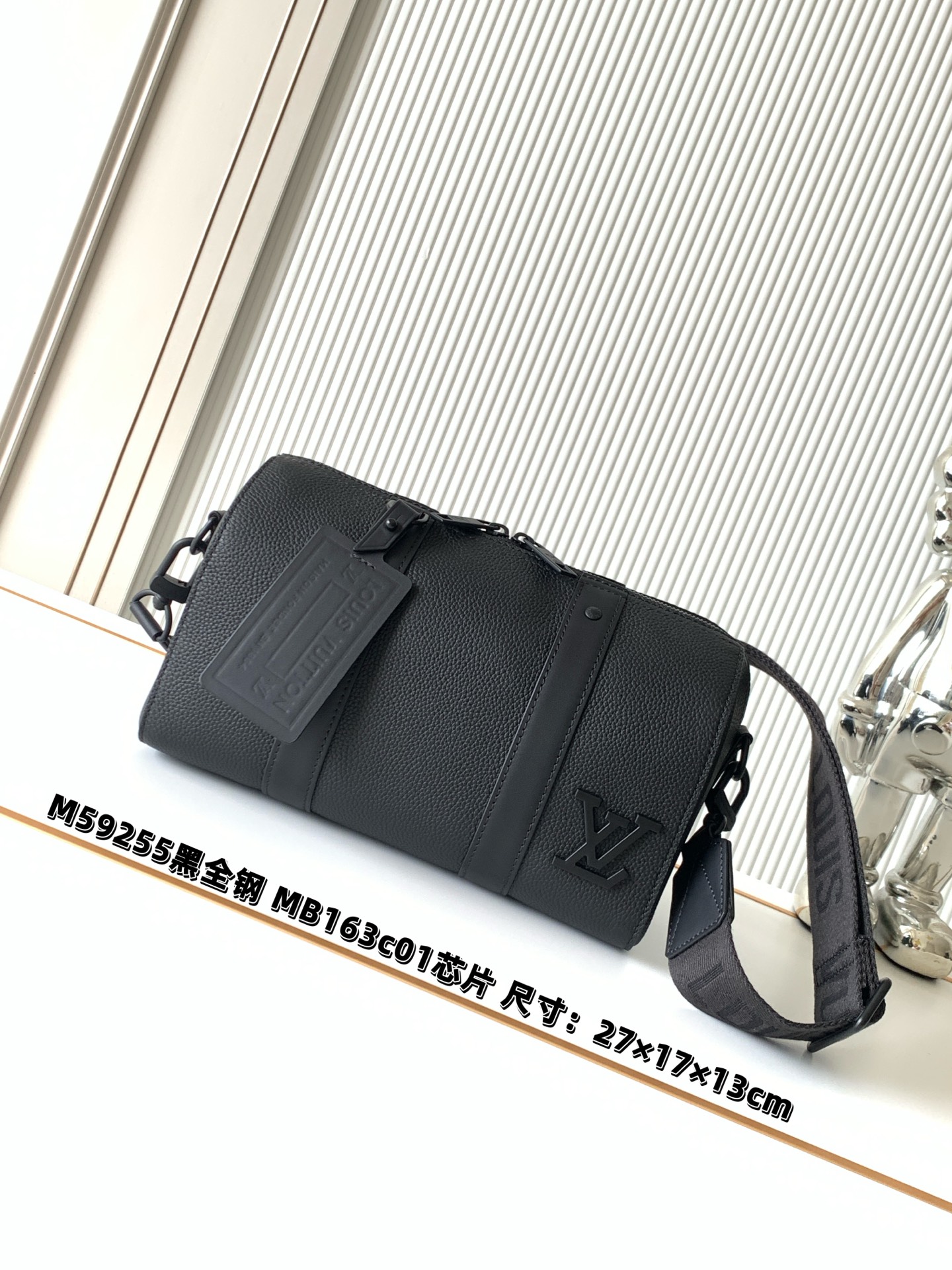 Louis Vuitton LV Classic Handbag Premium Canvas Model 10M51242 Magnetic Lock Business Casual Premium Quality